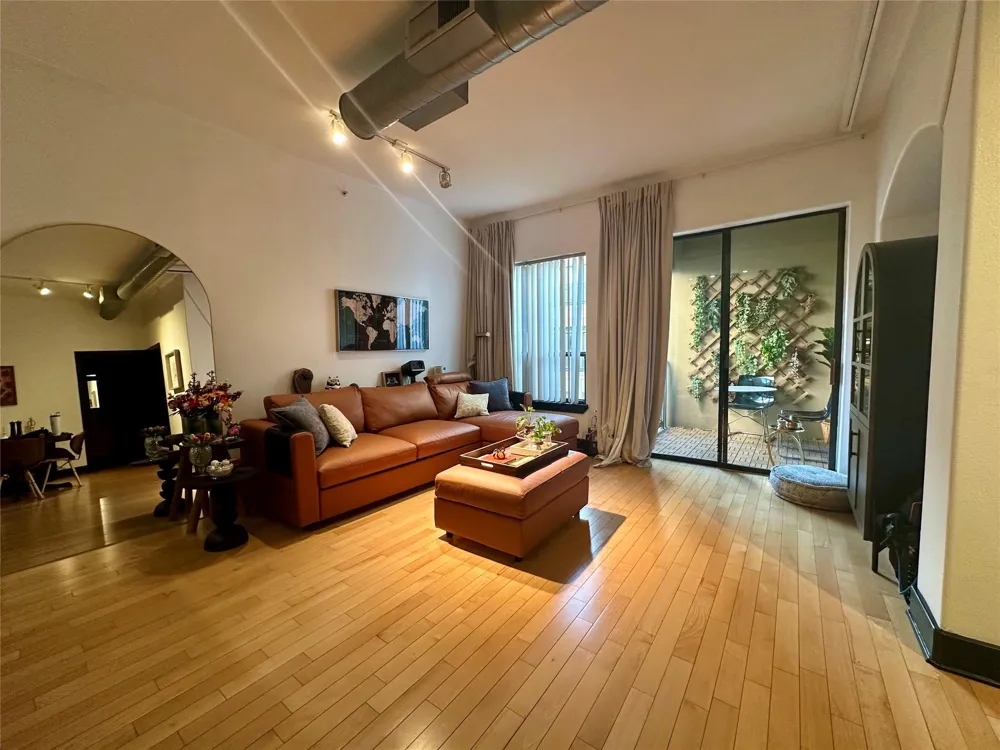 1901 Post Oak Boulevard #3606 Houston, TX 77056