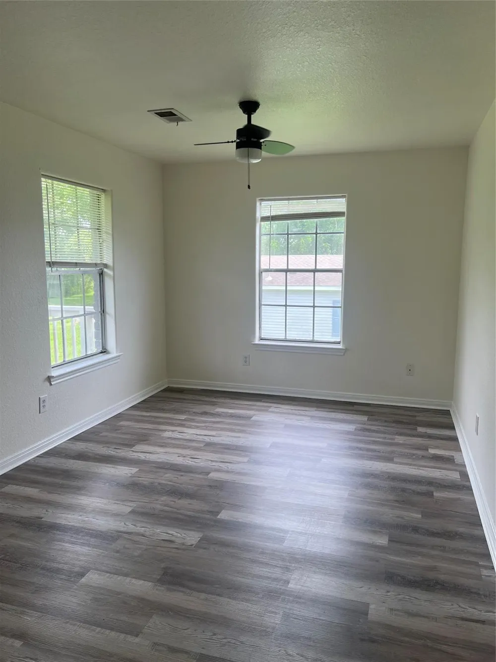 827 Algoa Friendswood Road #4 Alvin, TX 77511