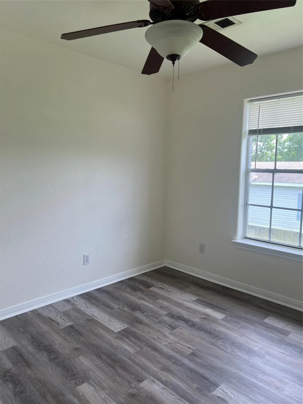 827 Algoa Friendswood Road #4 Alvin, TX 77511
