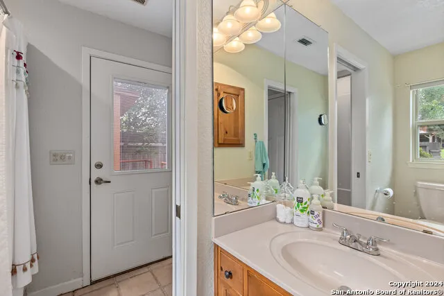 696 FAURIE RD Lakehills, TX 78063