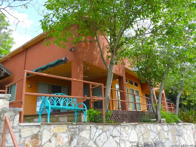 696 FAURIE RD Lakehills, TX 78063