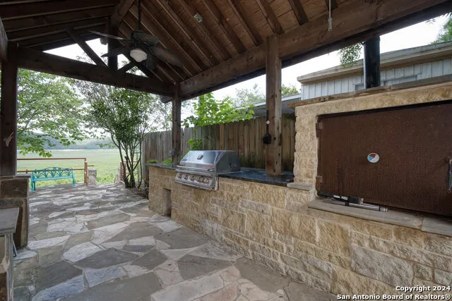 696 FAURIE RD Lakehills, TX 78063