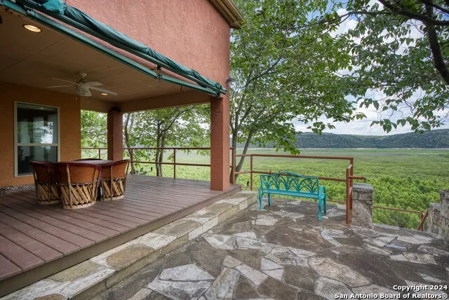 696 FAURIE RD Lakehills, TX 78063