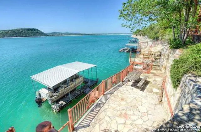 696 FAURIE RD Lakehills, TX 78063