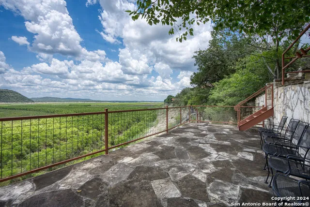 696 FAURIE RD Lakehills, TX 78063