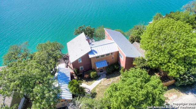 696 FAURIE RD Lakehills, TX 78063