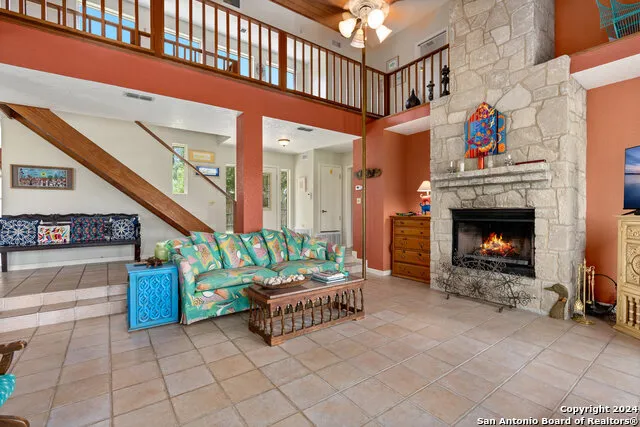 696 FAURIE RD Lakehills, TX 78063