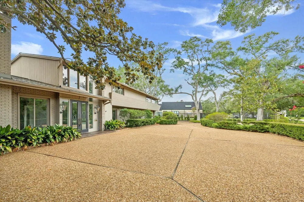 626 Rocky River Road Houston, TX 77056