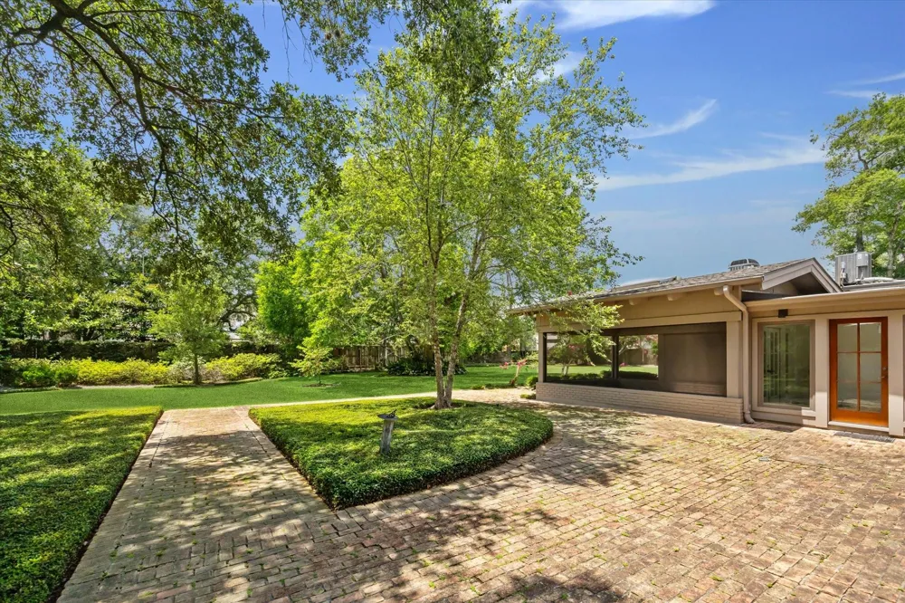 626 Rocky River Road Houston, TX 77056