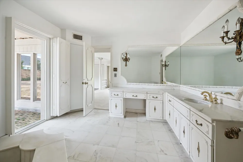 626 Rocky River Road Houston, TX 77056