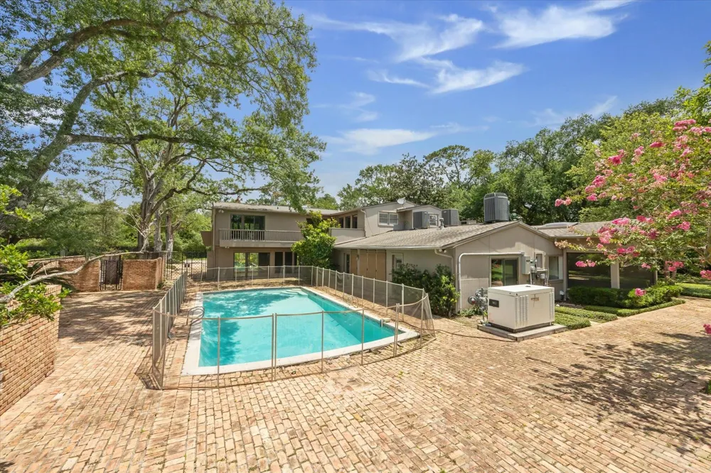 626 Rocky River Road Houston, TX 77056