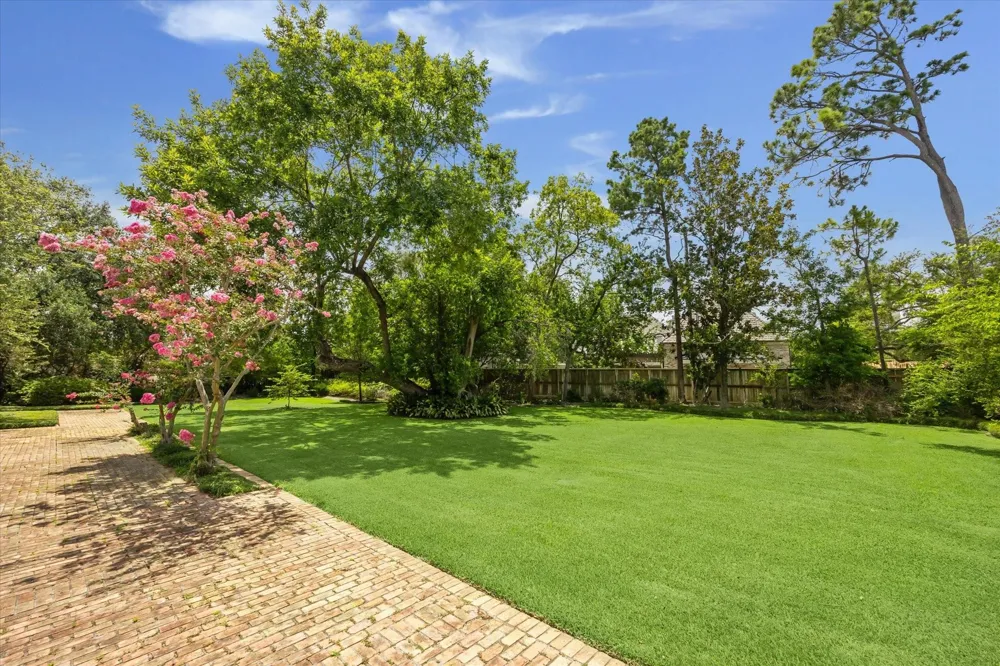 626 Rocky River Road Houston, TX 77056