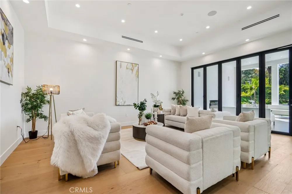 10511 Mary Bell Avenue Shadow Hills, CA 91040
