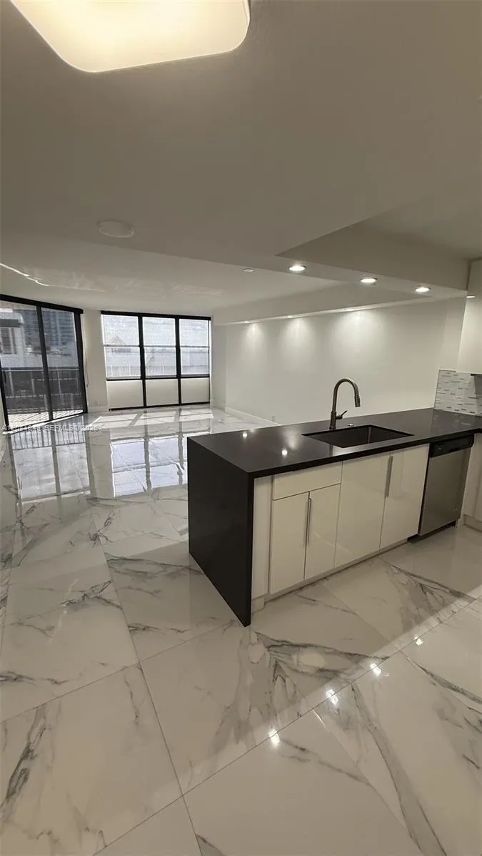 1901 Brickell Ave #B2003 Miami, FL 33129