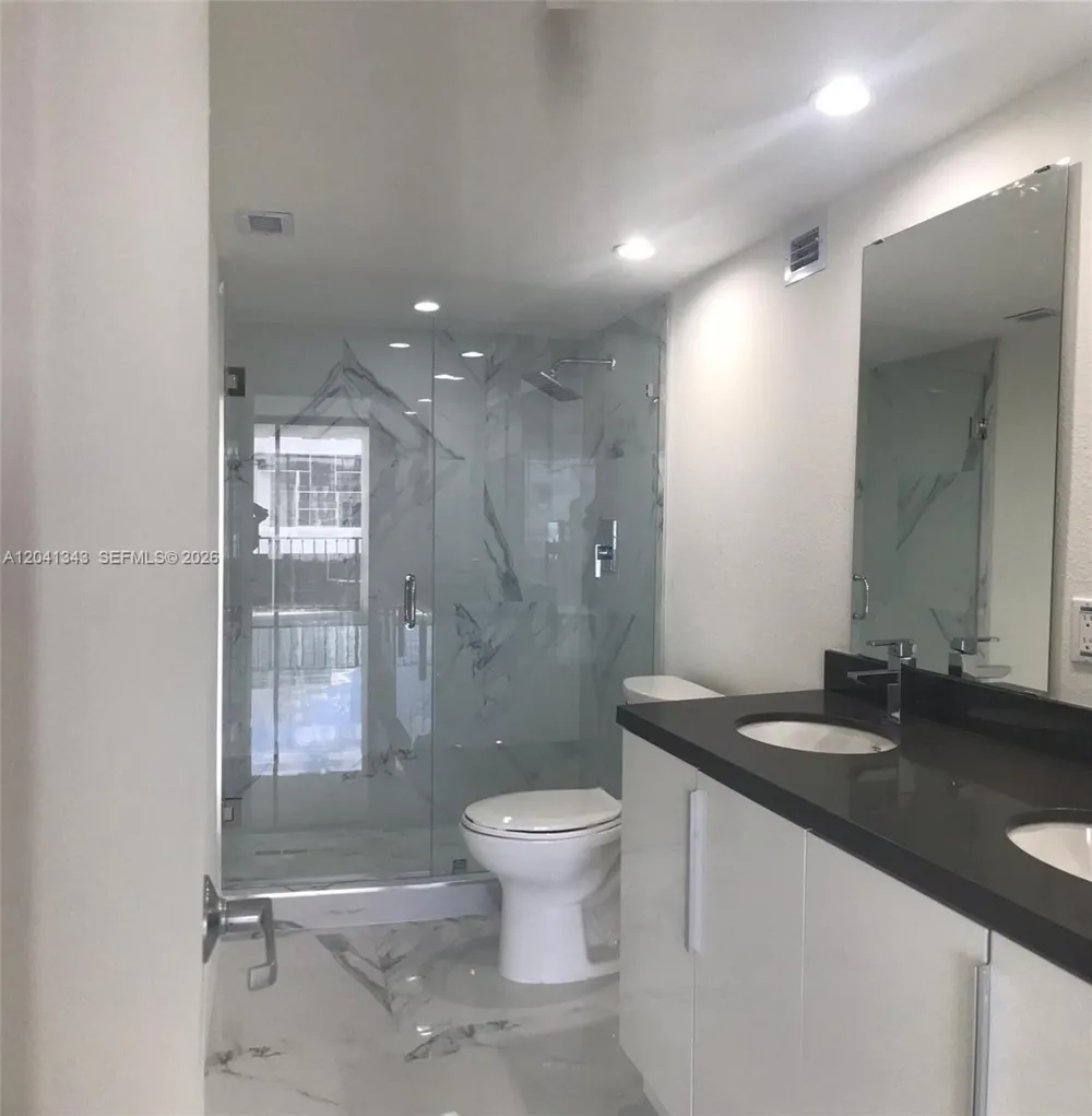 1901 Brickell Ave #B2003 Miami, FL 33129