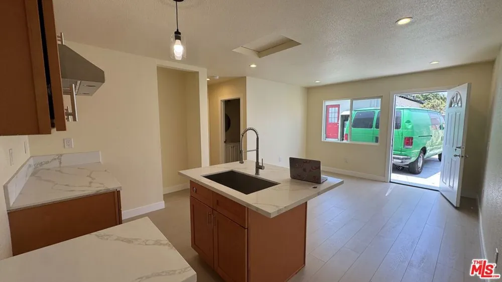 2528 Elkgrove Avenue #B Los Angeles, CA 90040
