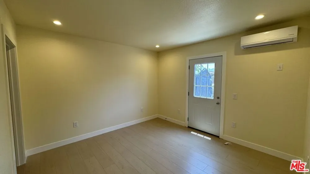 2528 Elkgrove Avenue #B Los Angeles, CA 90040