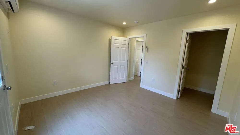 2528 Elkgrove Avenue #B Los Angeles, CA 90040