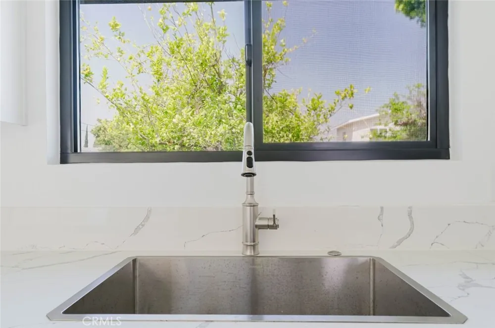 8400 Chimineas Northridge, CA 91325