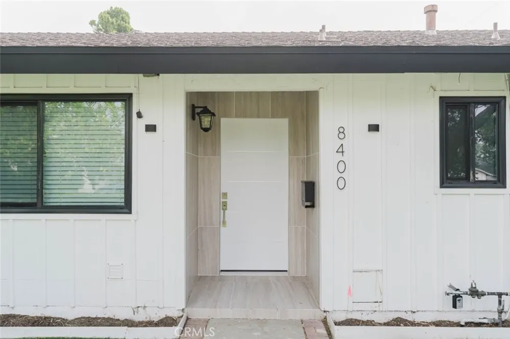 8400 Chimineas Northridge, CA 91325