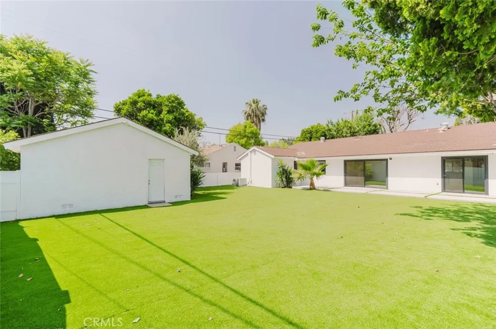 8400 Chimineas Northridge, CA 91325