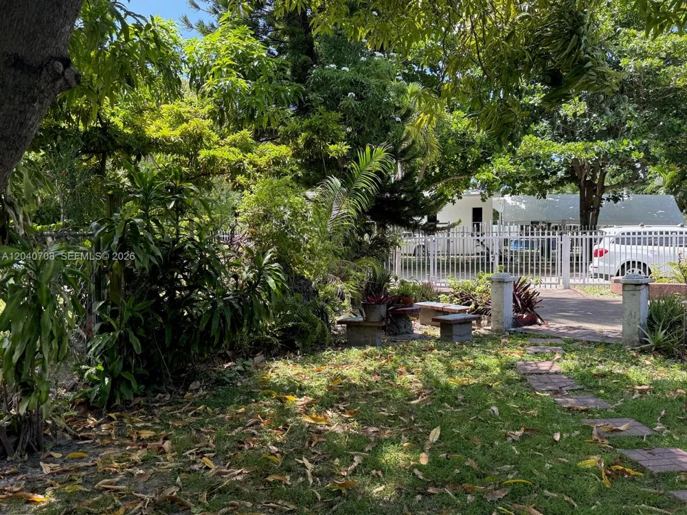 12600 Country Club Ln Miami, FL 33167
