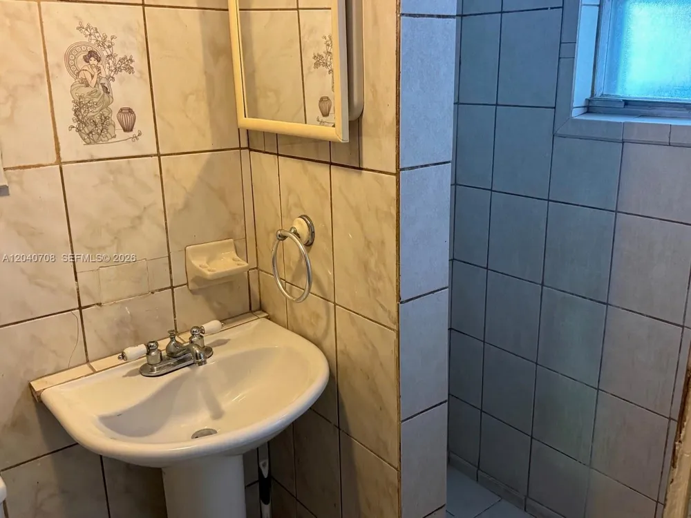 12600 Country Club Ln Miami, FL 33167