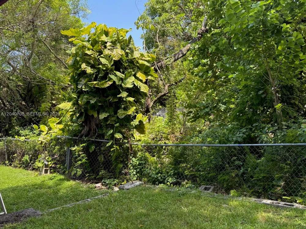 12600 Country Club Ln Miami, FL 33167