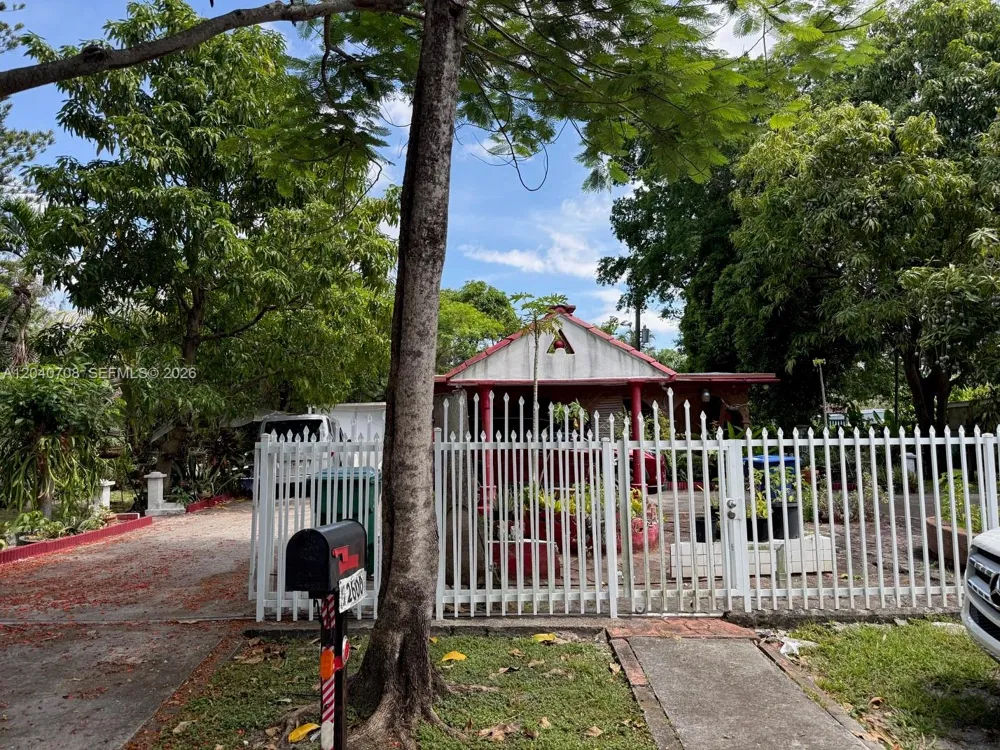 12600 Country Club Ln Miami, FL 33167
