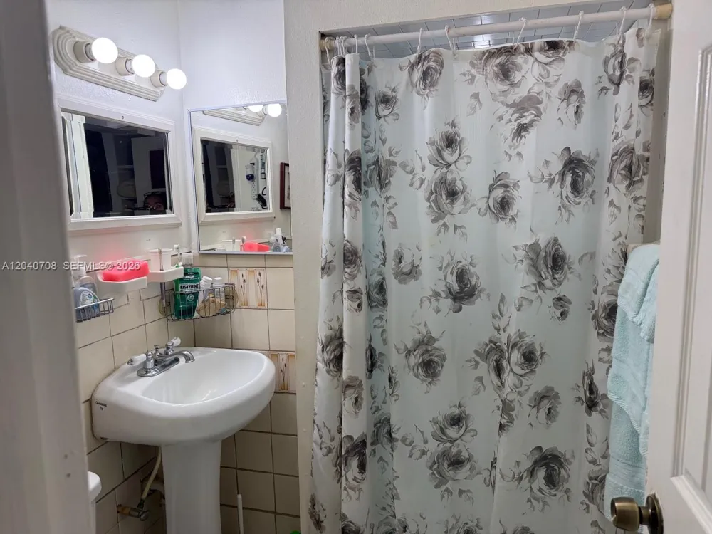12600 Country Club Ln Miami, FL 33167