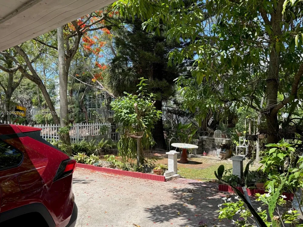 12600 Country Club Ln Miami, FL 33167