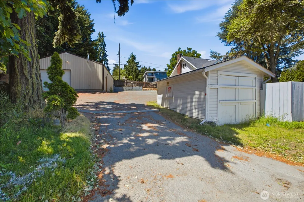 13025 Ambaum Boulevard SW #A & B Burien, WA 98146