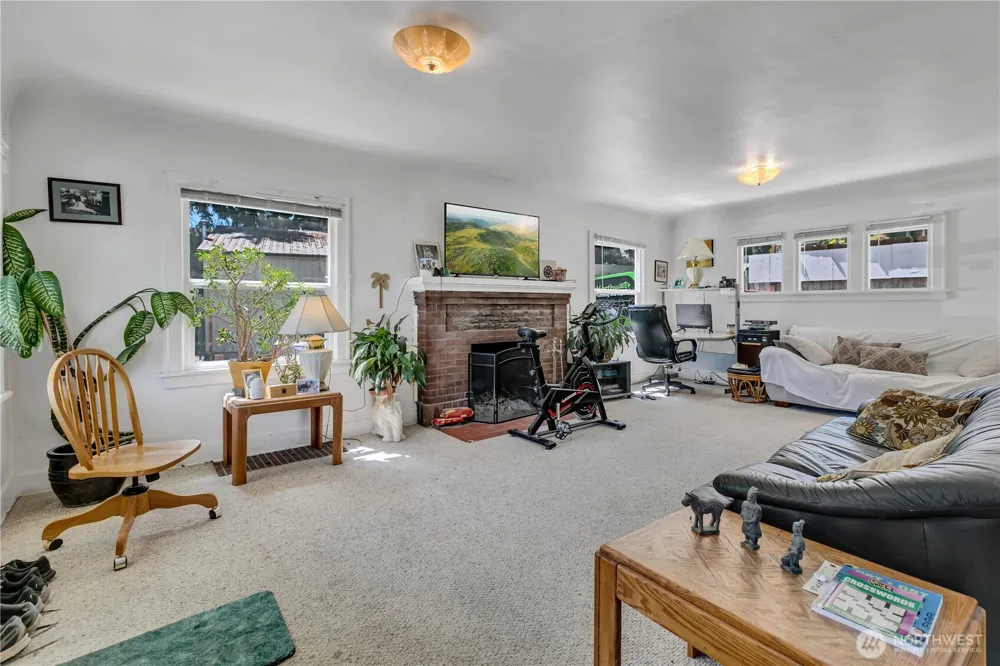 13025 Ambaum Boulevard SW #A & B Burien, WA 98146