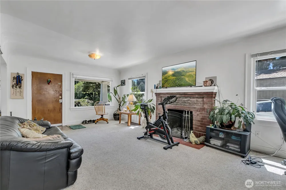 13025 Ambaum Boulevard SW #A & B Burien, WA 98146