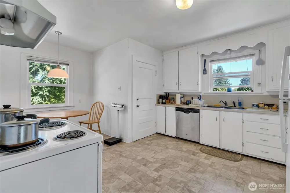 13025 Ambaum Boulevard SW #A & B Burien, WA 98146