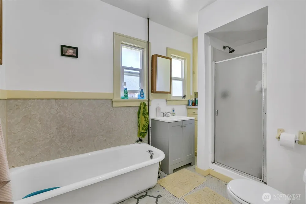 13025 Ambaum Boulevard SW #A & B Burien, WA 98146