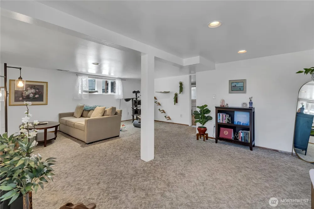 13025 Ambaum Boulevard SW #A & B Burien, WA 98146