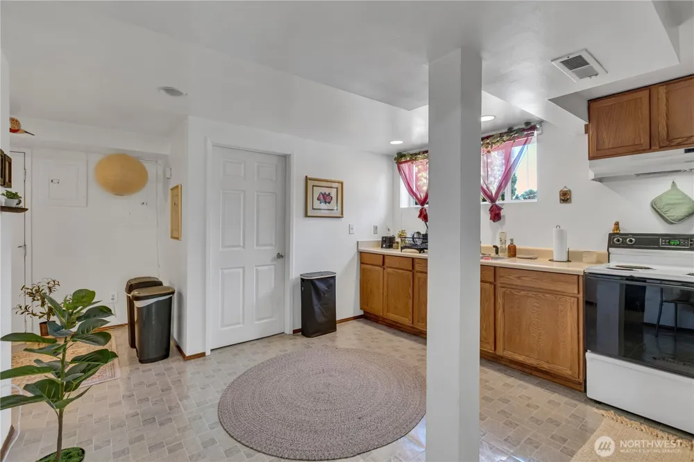 13025 Ambaum Boulevard SW #A & B Burien, WA 98146