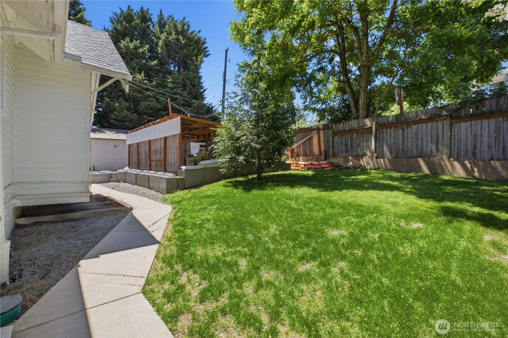 13025 Ambaum Boulevard SW #A & B Burien, WA 98146