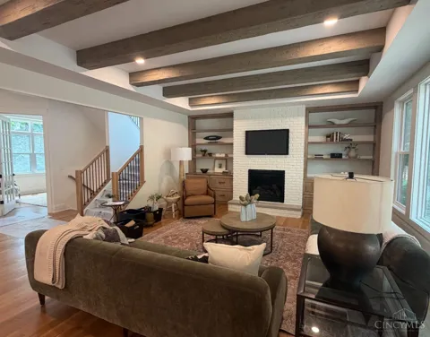 9004 Old Creek Trail
