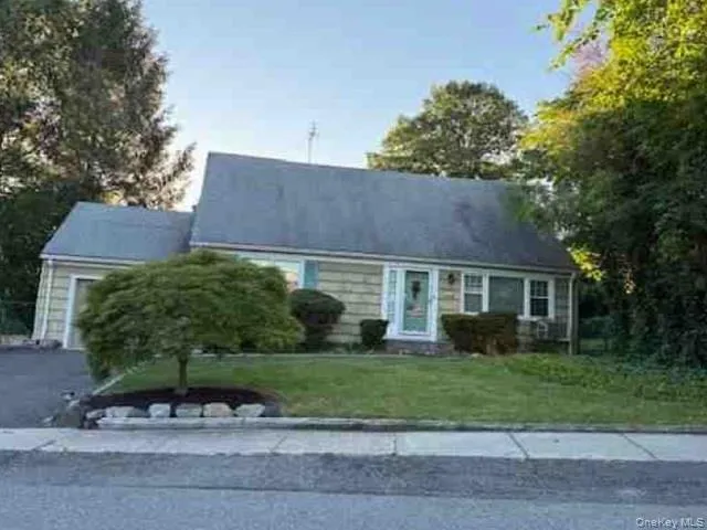 31 Glenwood Road Glen Head, NY 11545