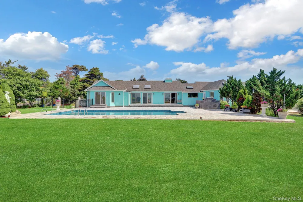6 Last Lane Hampton Bays, NY 11946