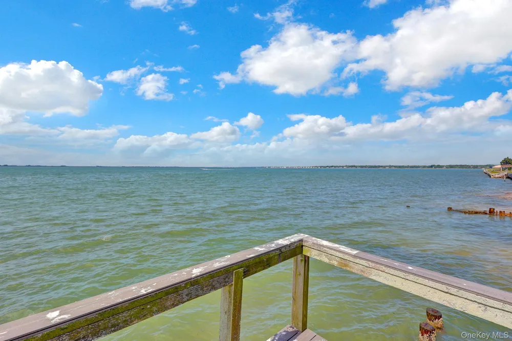 6 Last Lane Hampton Bays, NY 11946