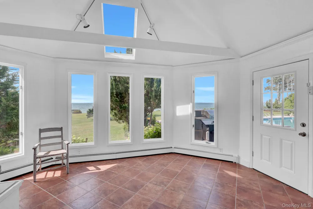 6 Last Lane Hampton Bays, NY 11946