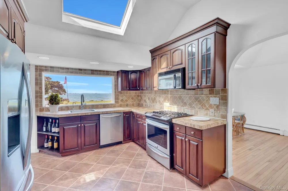 6 Last Lane Hampton Bays, NY 11946