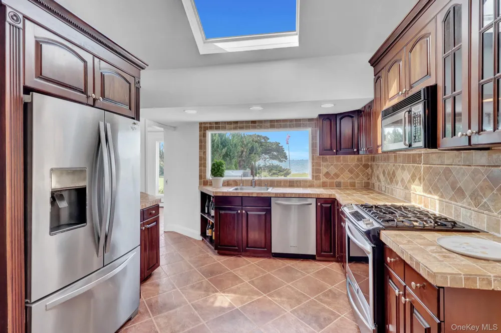 6 Last Lane Hampton Bays, NY 11946