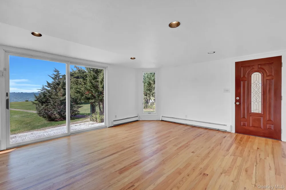 6 Last Lane Hampton Bays, NY 11946