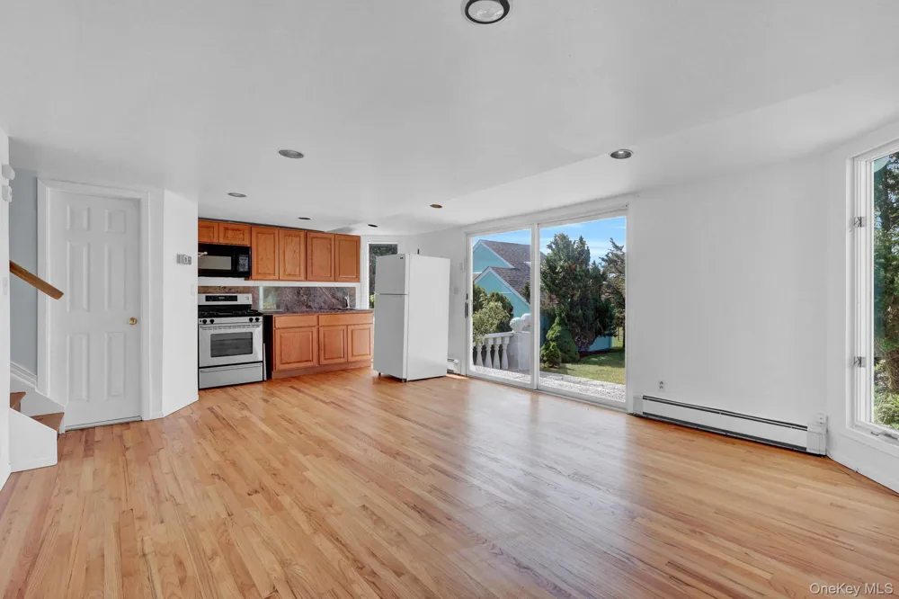6 Last Lane Hampton Bays, NY 11946