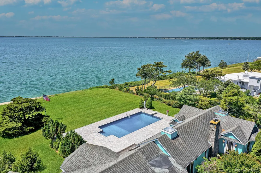 6 Last Lane Hampton Bays, NY 11946