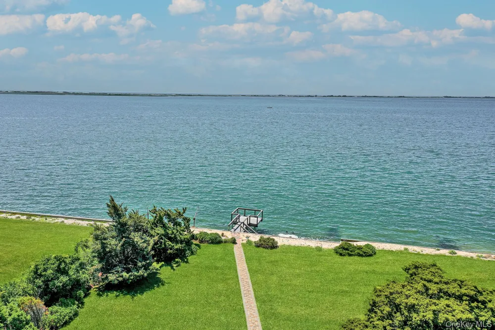 6 Last Lane Hampton Bays, NY 11946